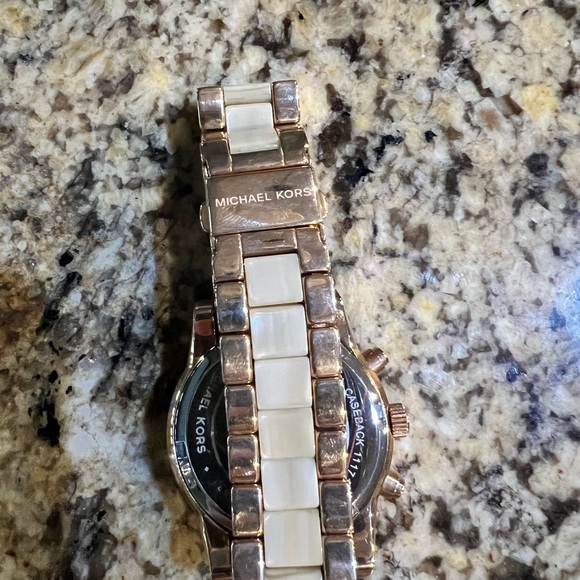 Rose Gold, Michael Kors watch - Picture 3 of 4